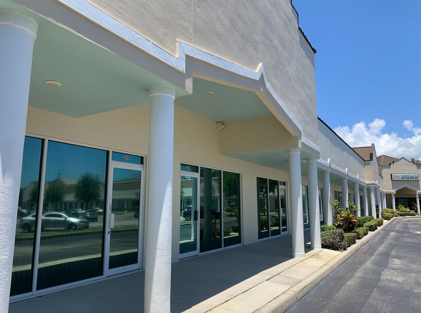 Emerald Plaza: 925 N Courtenay Pkwy, Merritt Island, FL 32953
